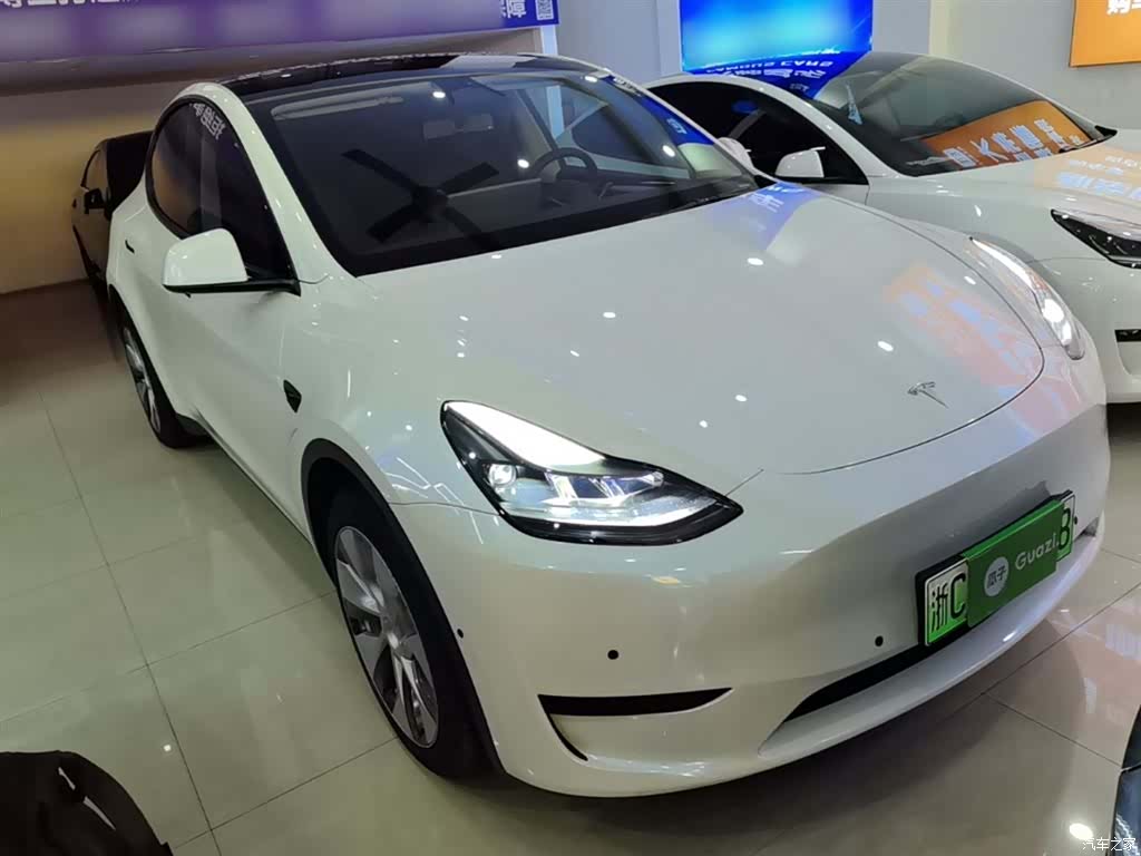 Tesla Model Y, 2022 4