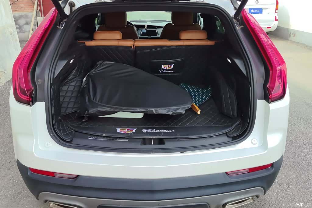 Cadillac XT4, 2022 4
