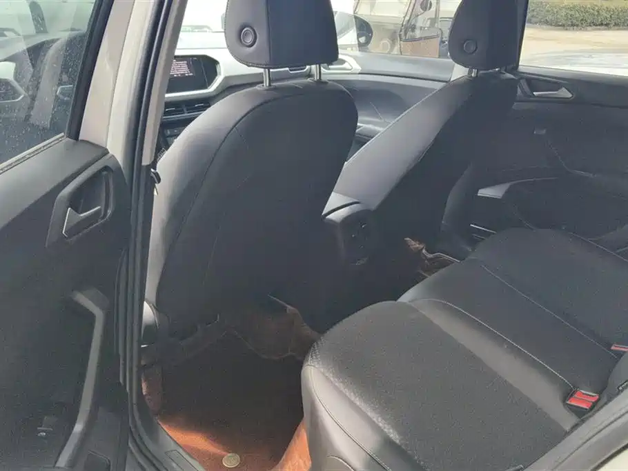 Volkswagen Exploring the shadow