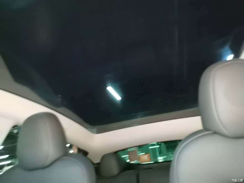 Tesla Model Y, 2023 18