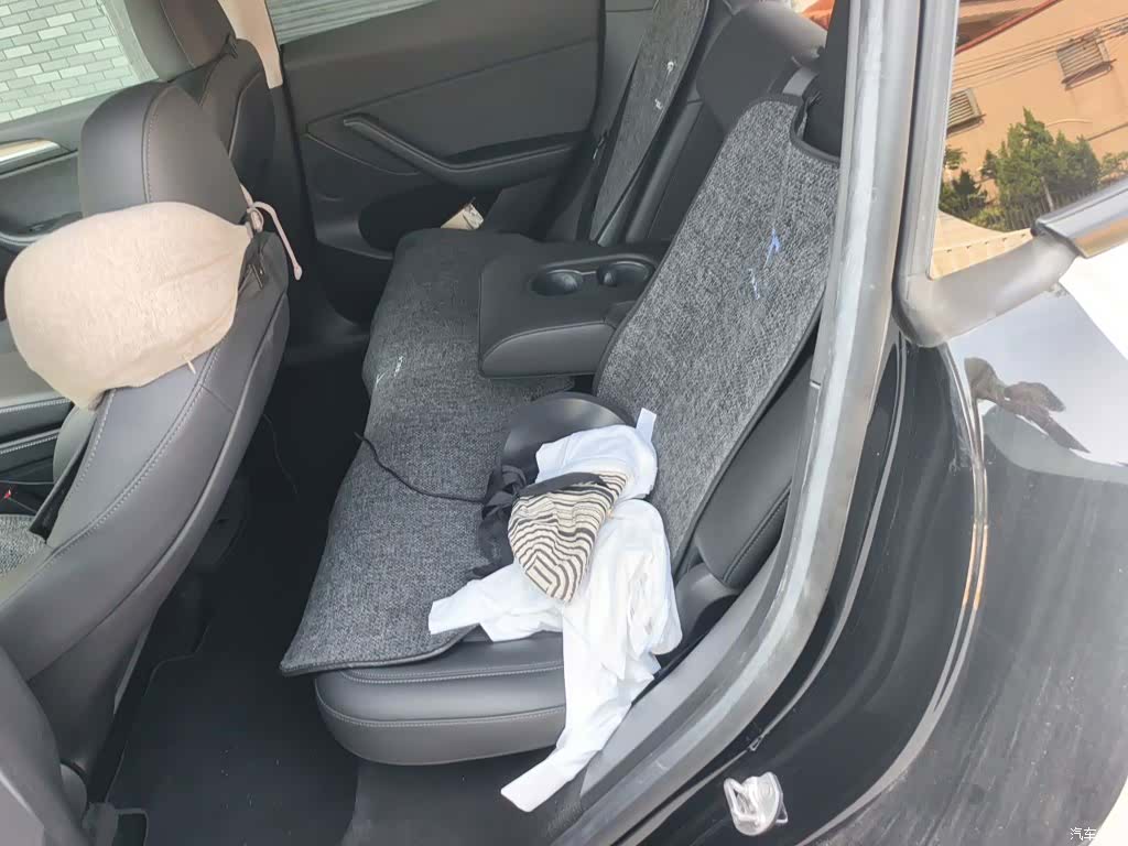 Tesla Model Y, 2022 13