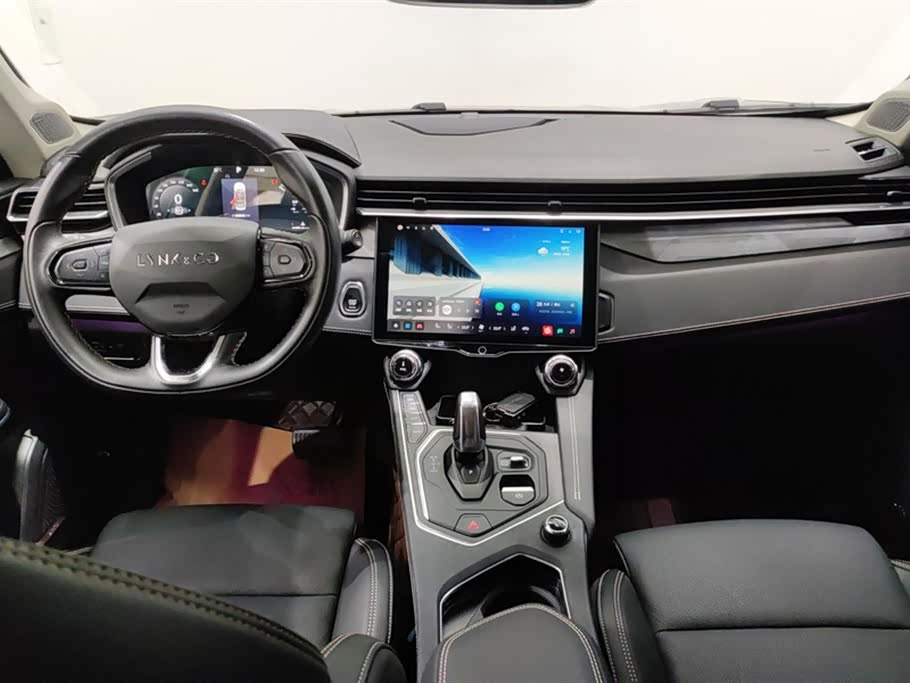Lynk & Co 01