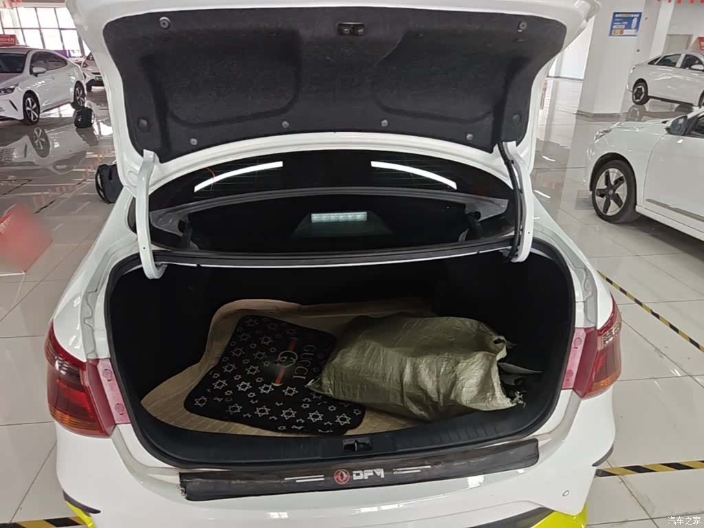DongFeng E70, 2023 15