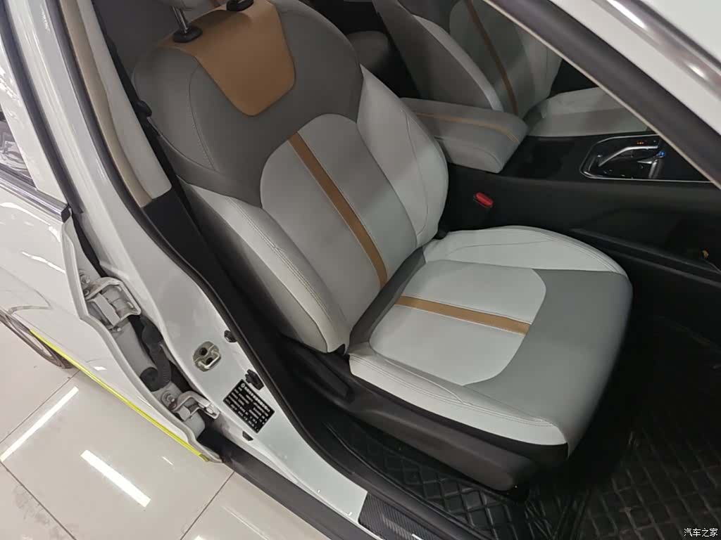 DongFeng E70, 2023 19