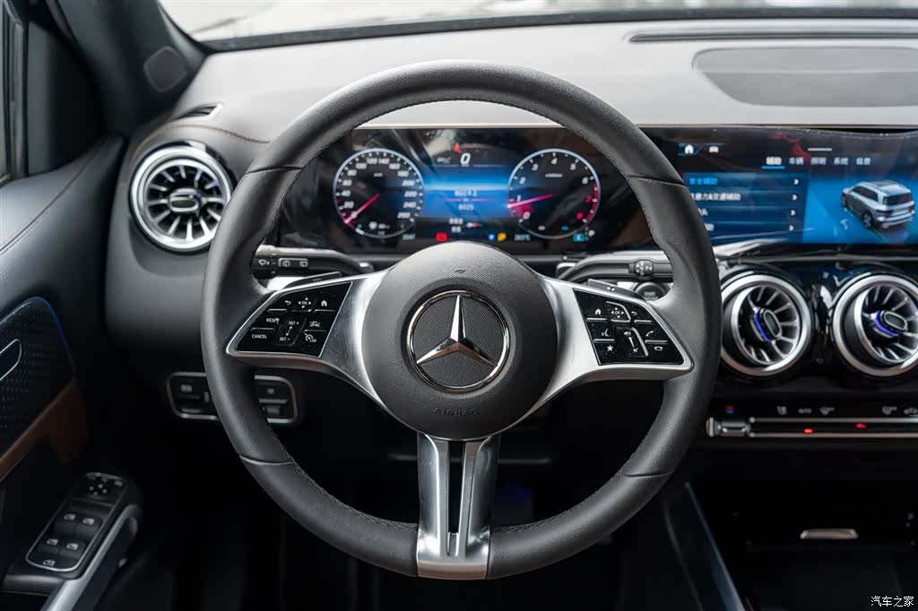 Mercedes-Benz GLB, 2025 13