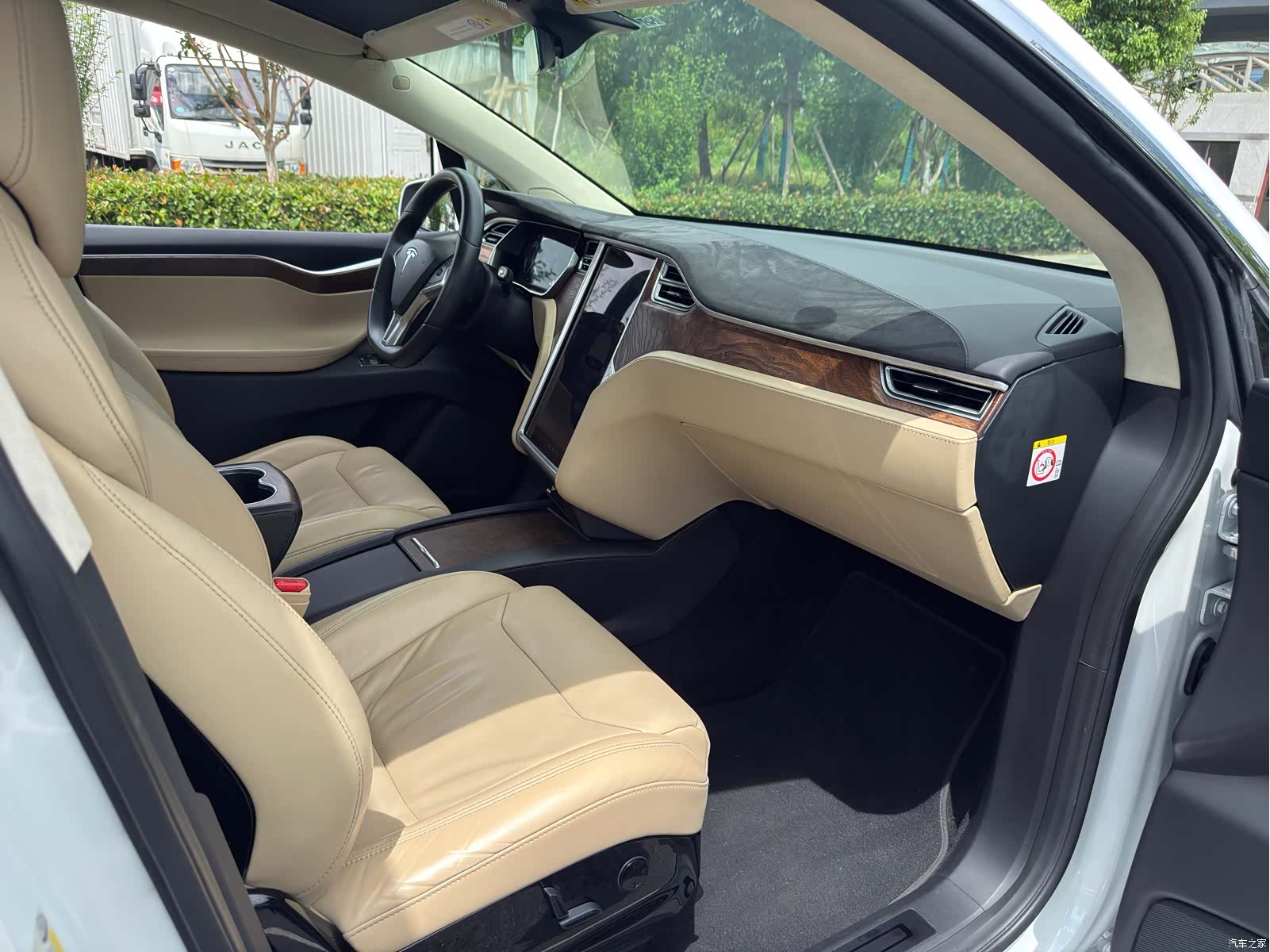 Tesla Model X, 2017 21