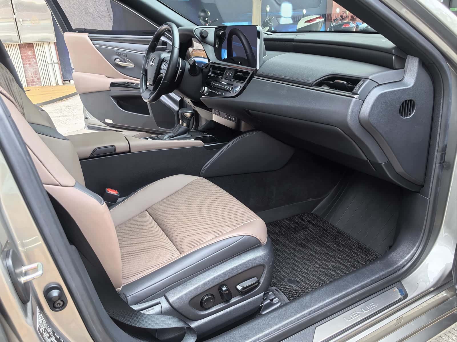 Lexus ES, 2023 10
