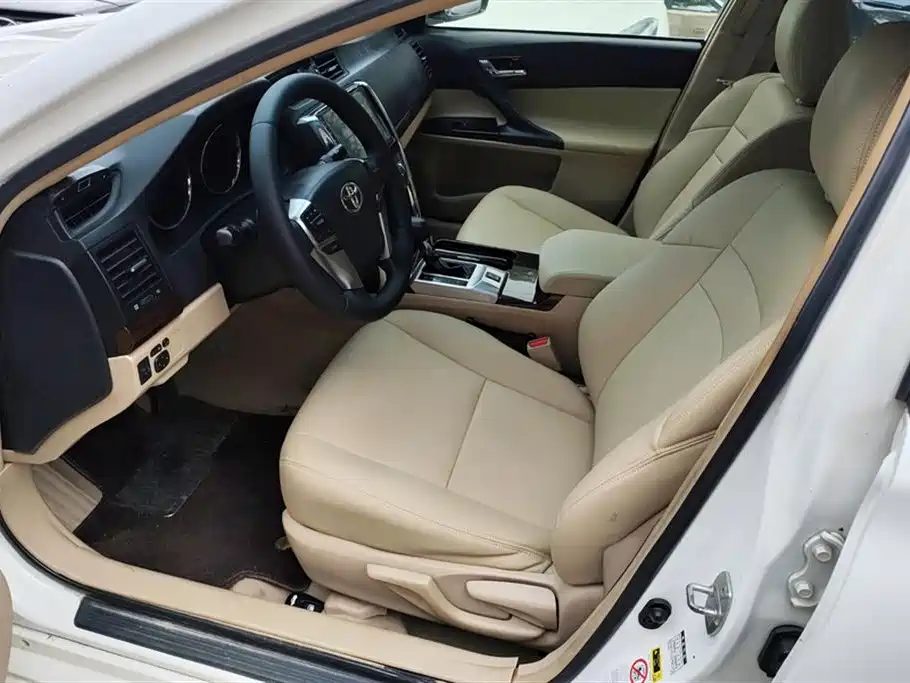 Toyota Reiz