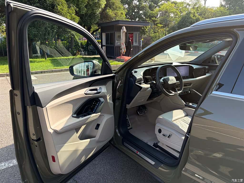Audi Q5L, 2026 15