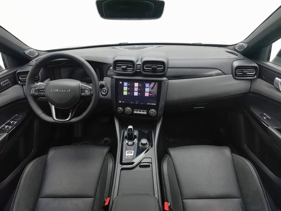 Lynk & Co 03