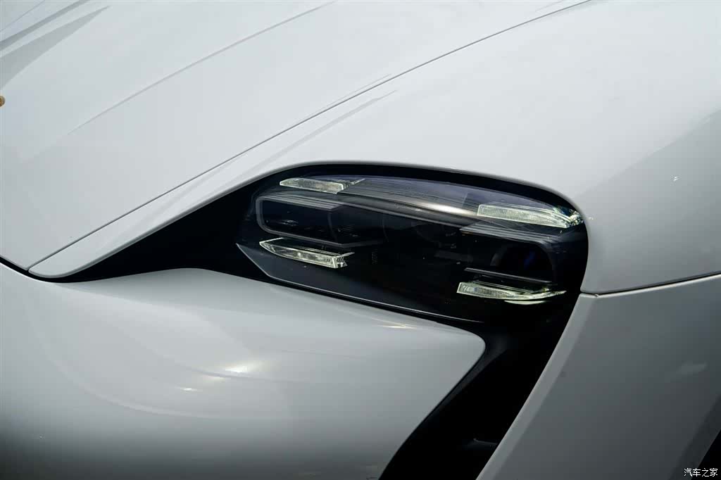 Porsche Taycan, 2022 23