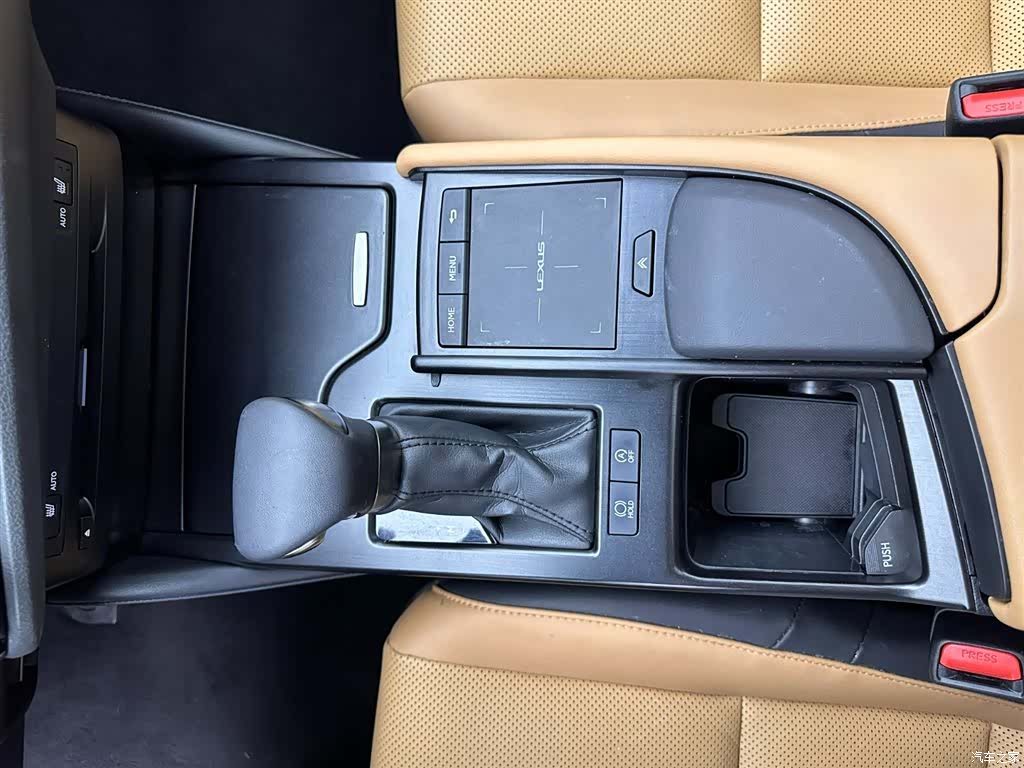 Lexus ES, 2022 13