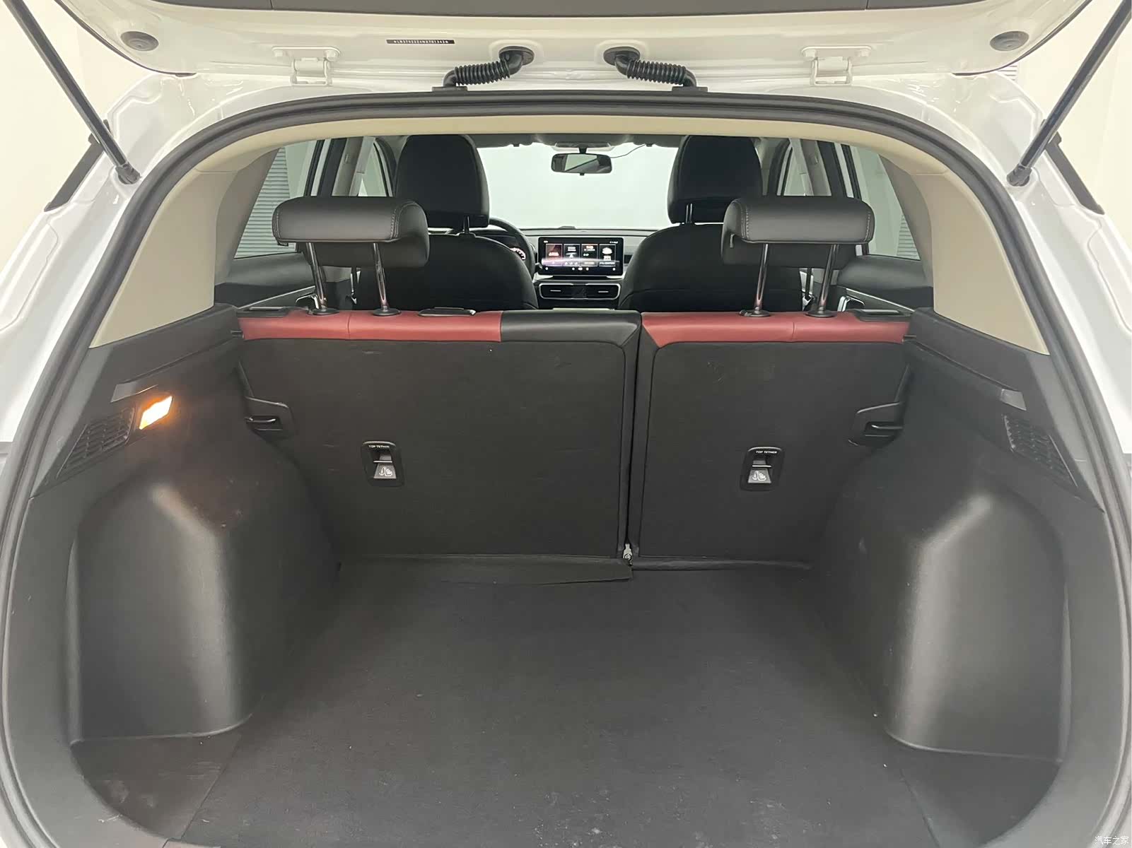 Geely Coolray, 2022 14