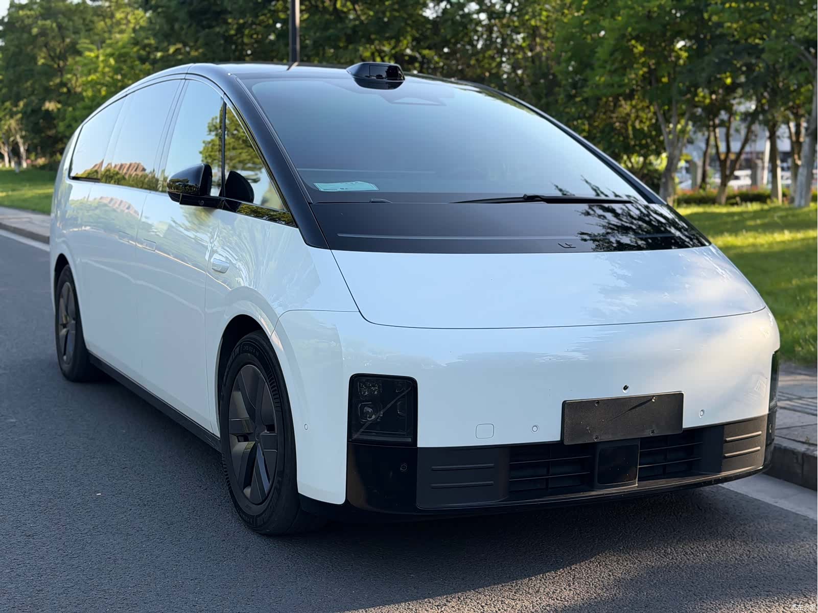 Li Auto MEGA, 2024 3