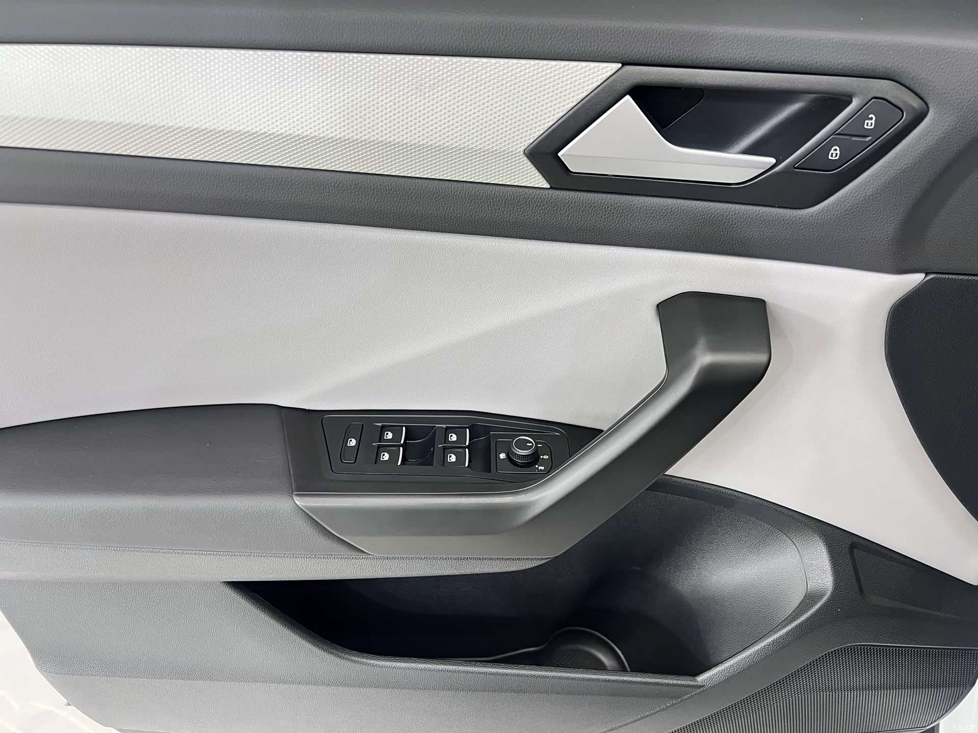 Volkswagen T-ROC, 2024 8