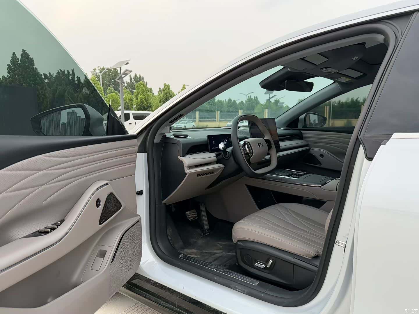 Geely 8, 2025 7