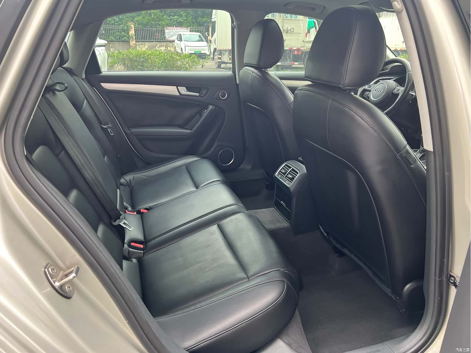 Audi A4L, 2015 11