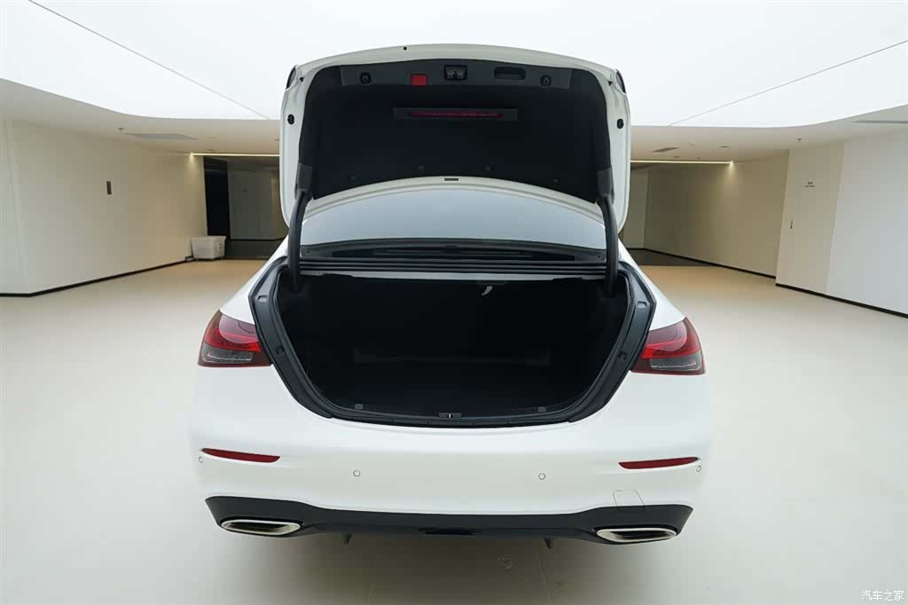 Mercedes-Benz E-Class, 2022 6