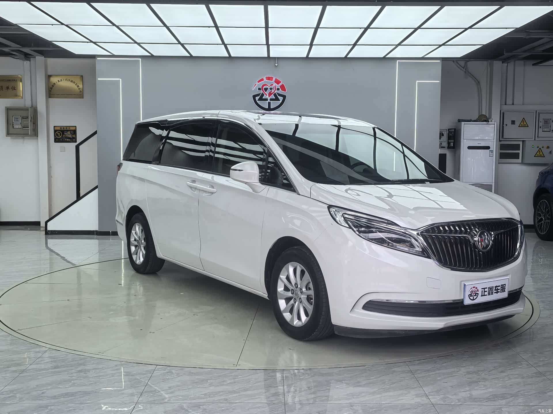 Buick GL8, 2018 3