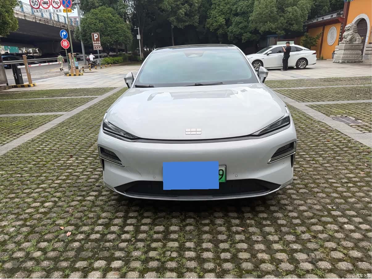 Geely 8, 2025 2