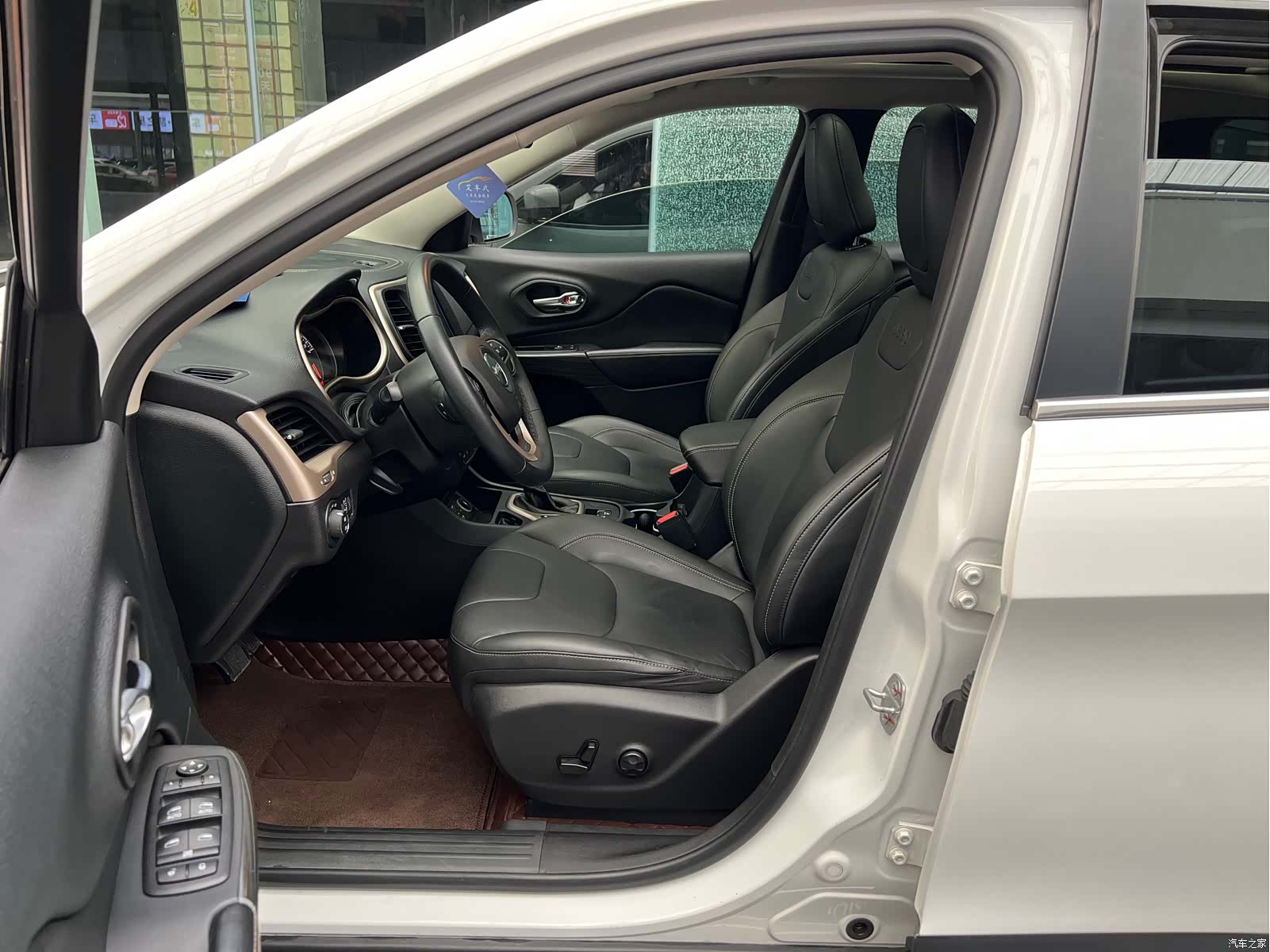 Jeep Cherokee, 2019 8