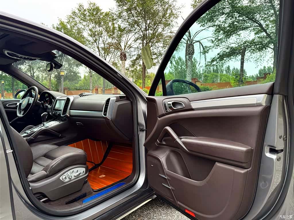 Porsche Cayenne, 2011 7
