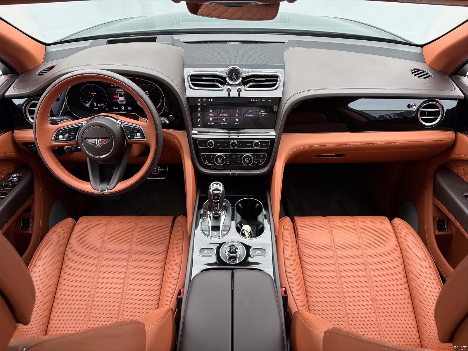 Bentley Bentayga, 2022 6