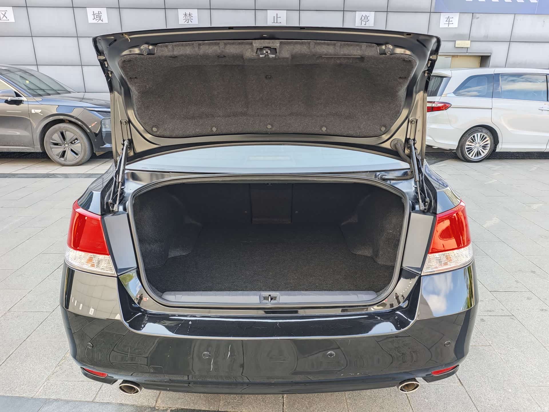 Subaru Legacy, 2011 10