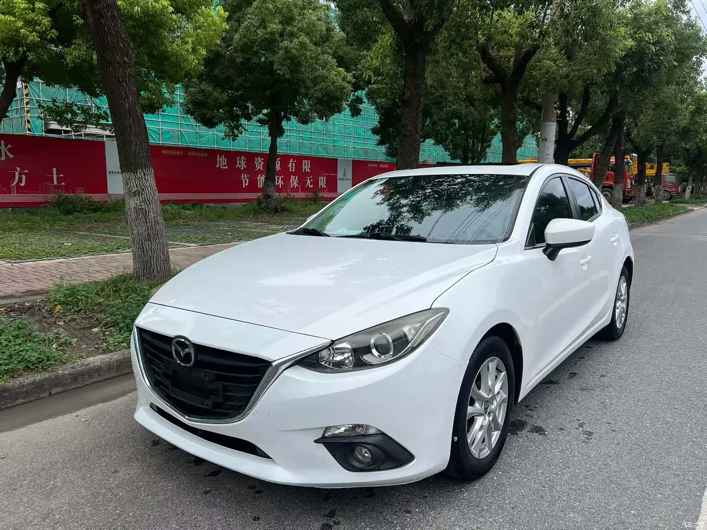 Mazda Mazda3, 2015 2