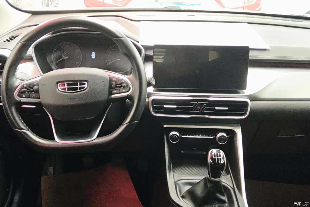 Geely Coolray, 2022 12