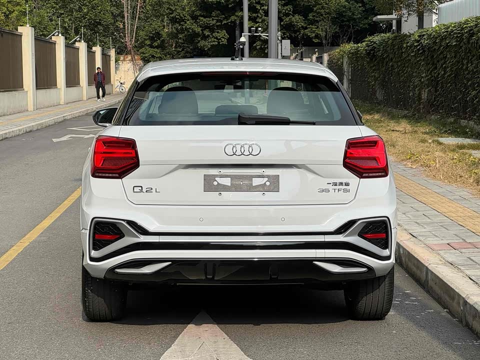 Audi Q2L