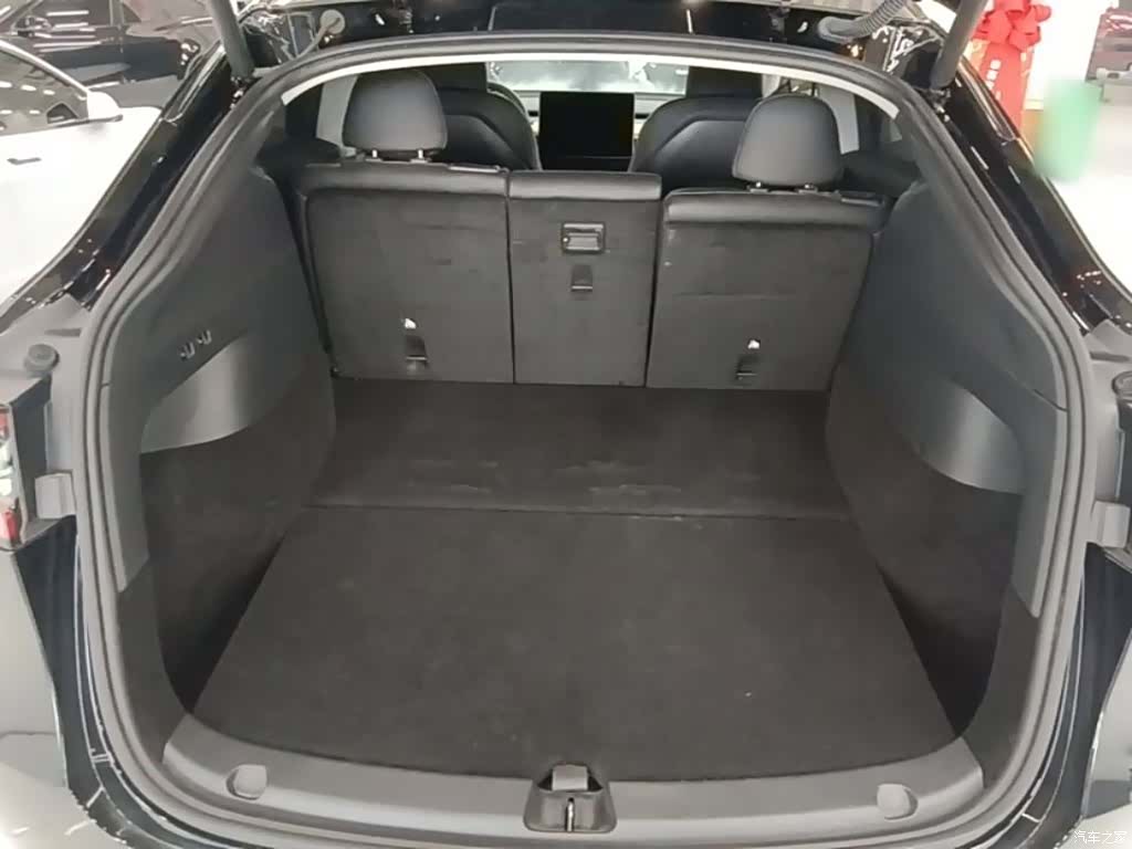 Tesla Model Y, 2023 19