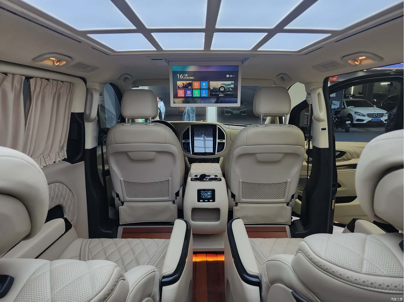 Mercedes-Benz 7, 2020 15