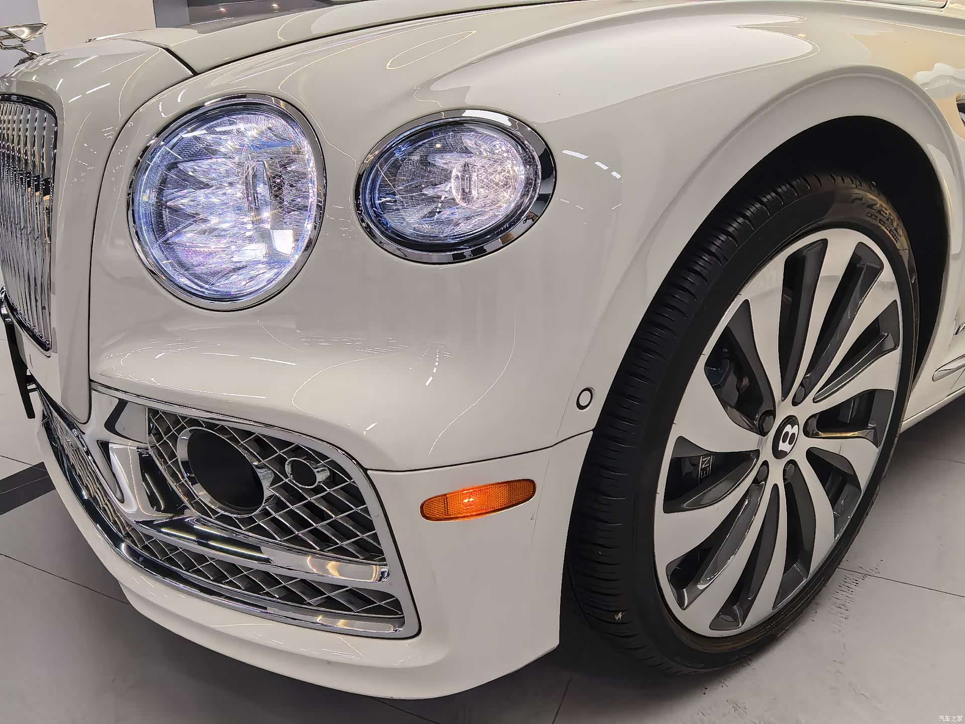 Bentley Flying Spur, 2023 7