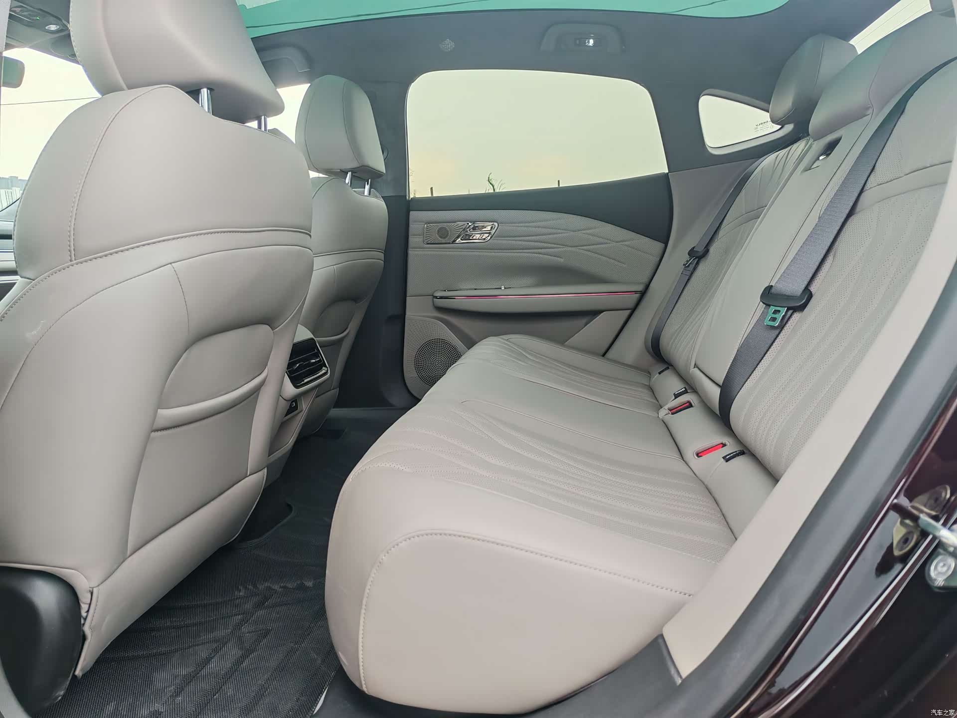 Geely 8, 2026 все фото