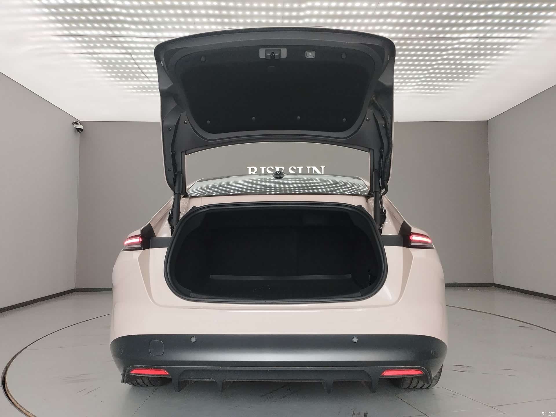 NIO ET5, 2024 7