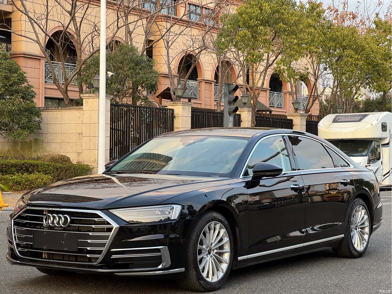 Audi A8L, 2022 3