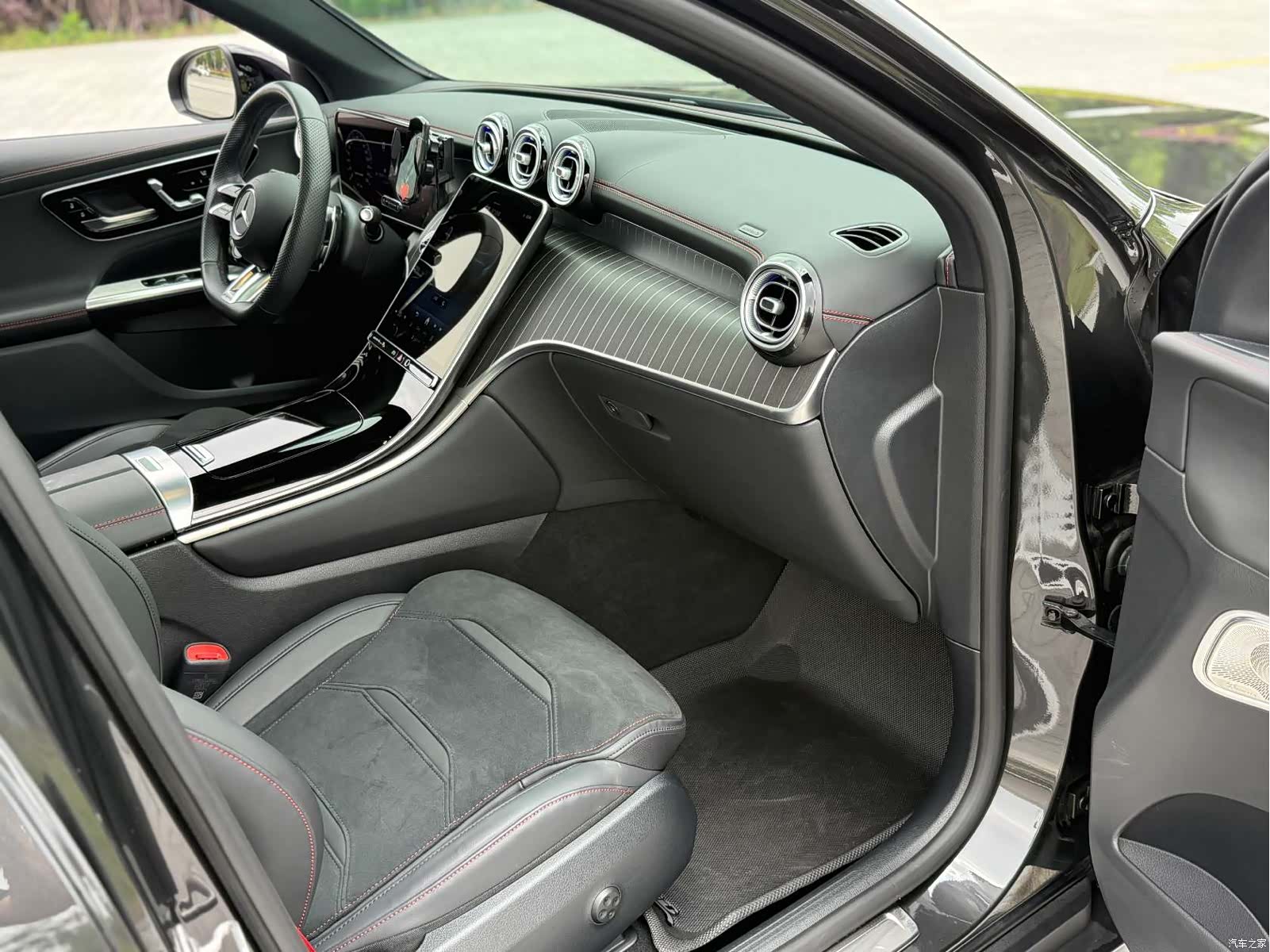 Mercedes-Benz GLC, 2025 13