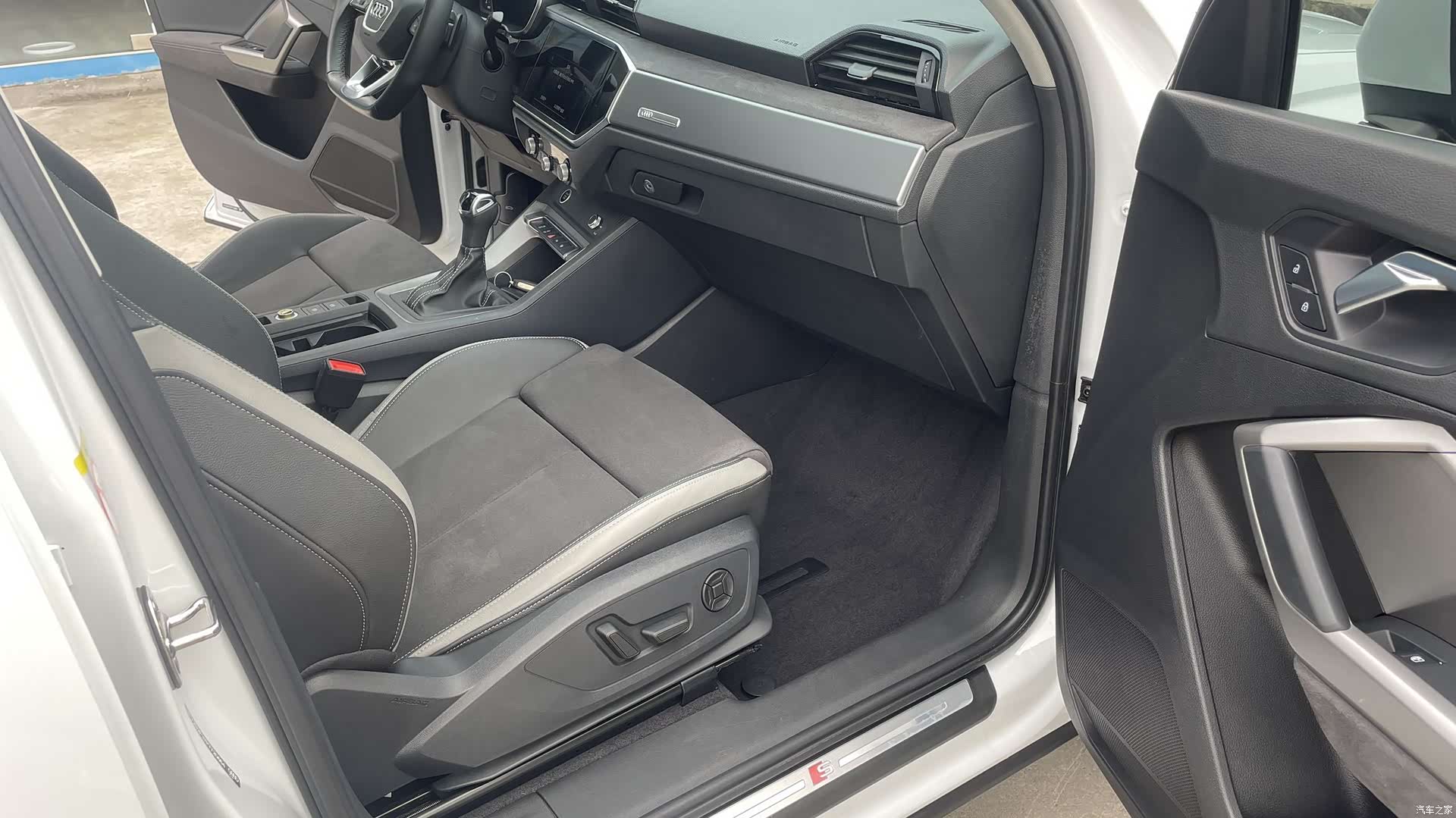 Audi Q3, 2023 12