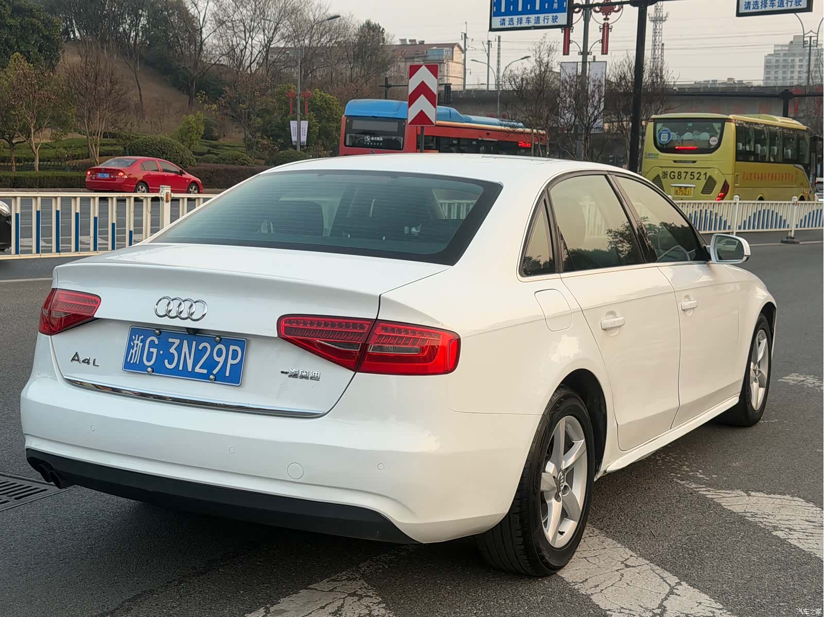 Audi A4L, 2018 6