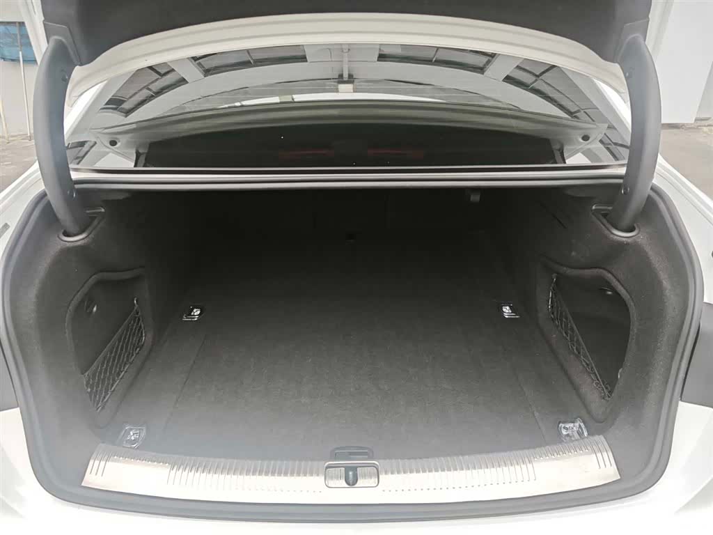 Audi A4L, 2019 15