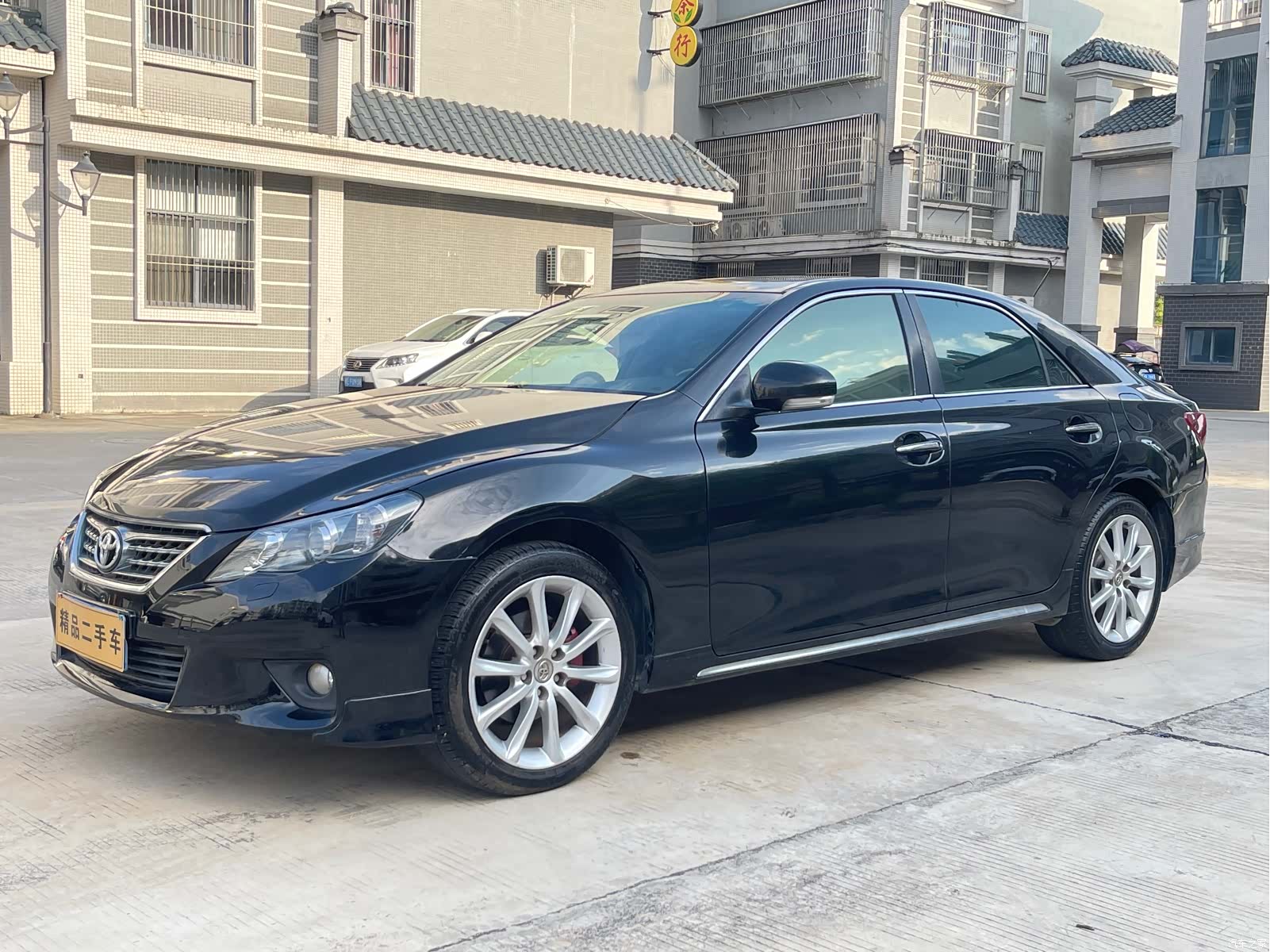 Toyota 2.5V, 2012 2
