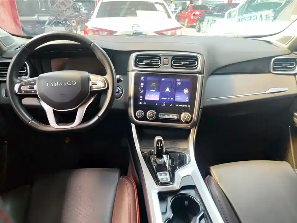 Lynk & Co 01