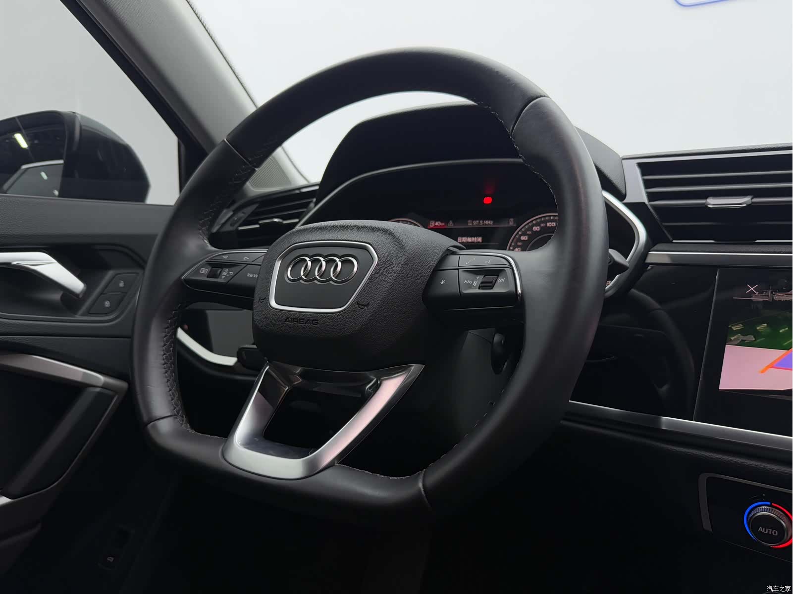 Audi Q3, 2023 14