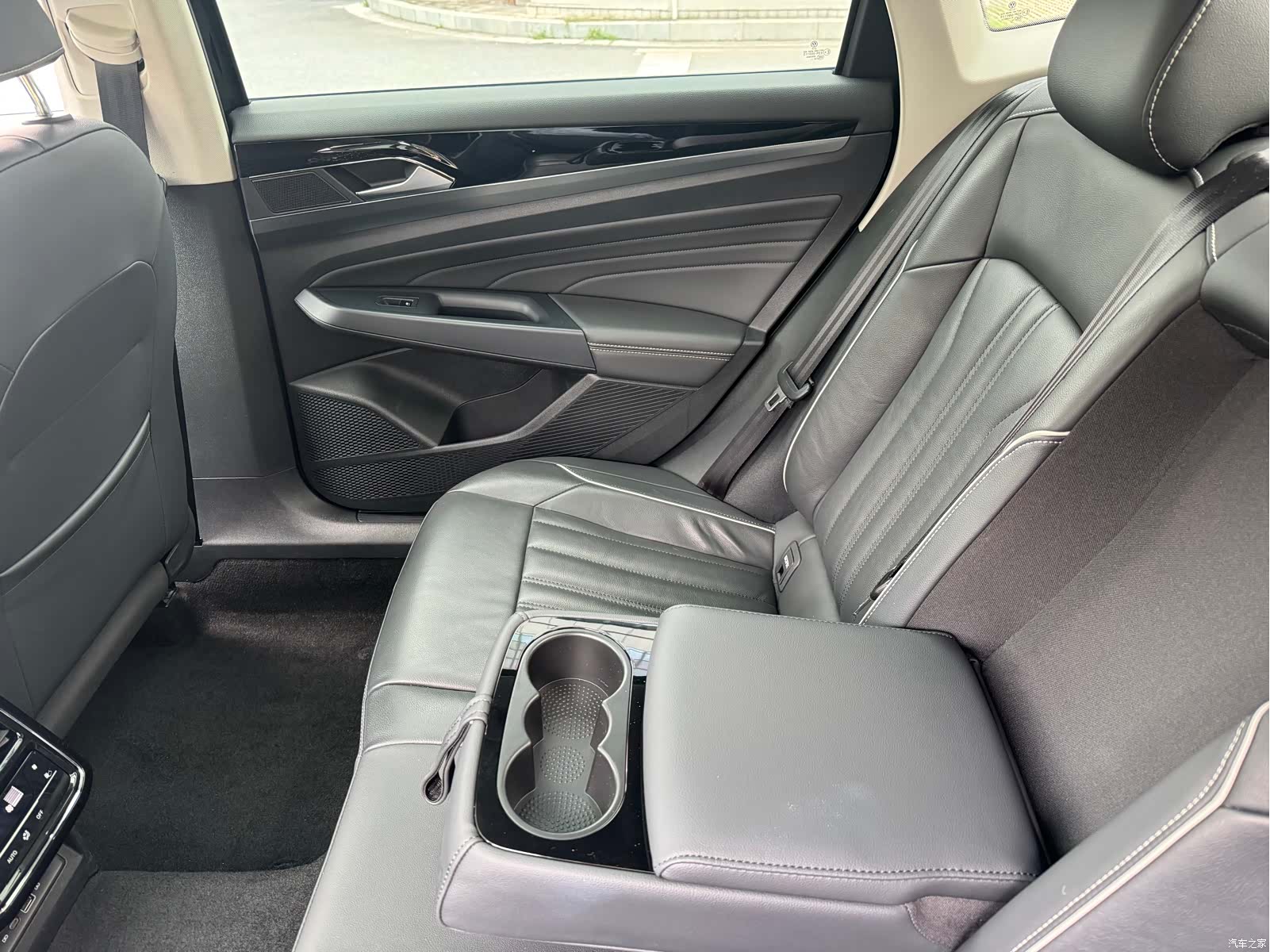 Volkswagen Passat, 2023 15