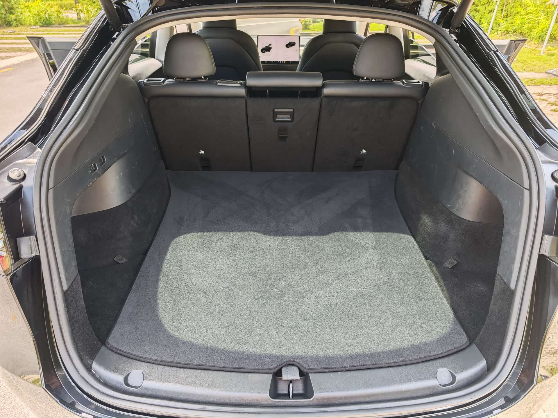 Tesla Model Y, 2023 28