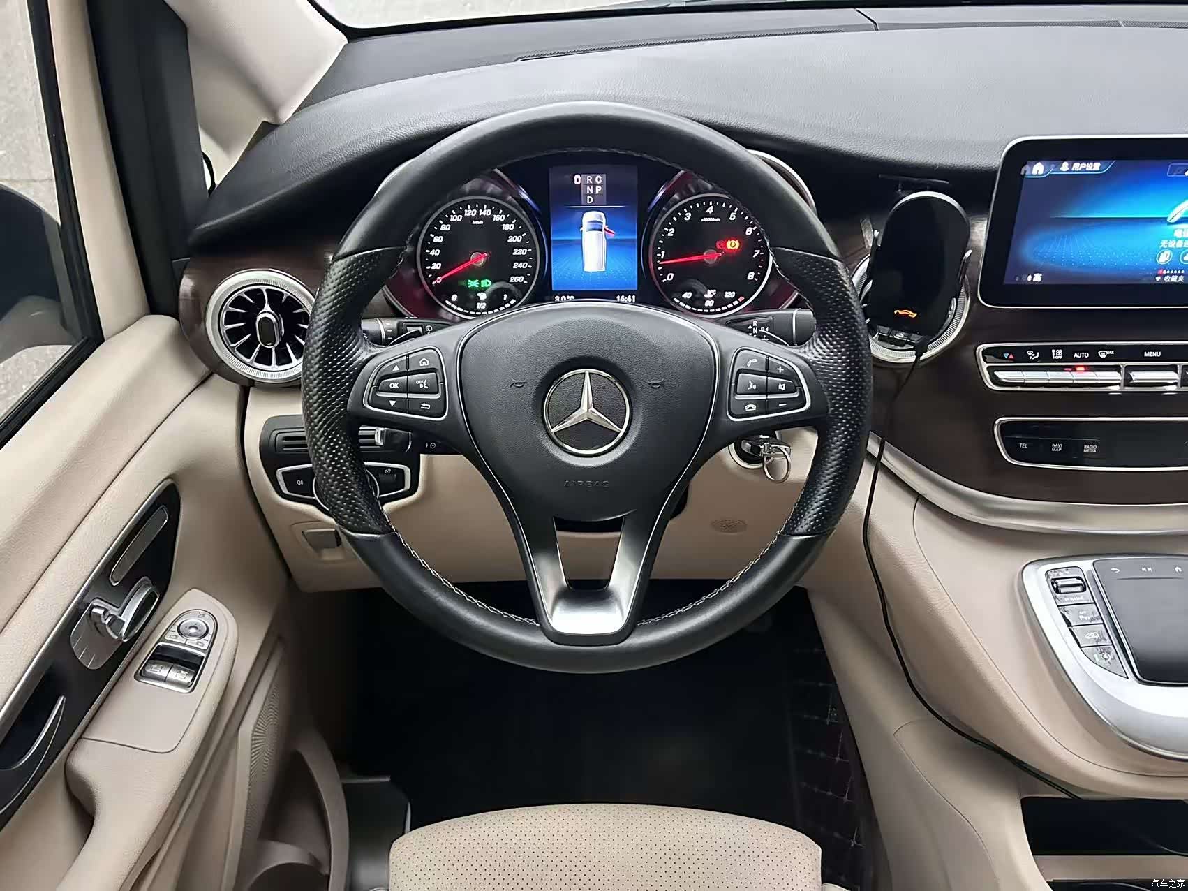 Mercedes-Benz V-Class, 2023 15