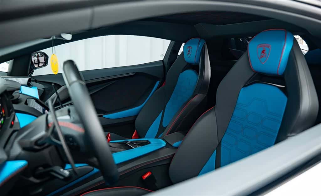 Lamborghini Revuelto, 2025 11