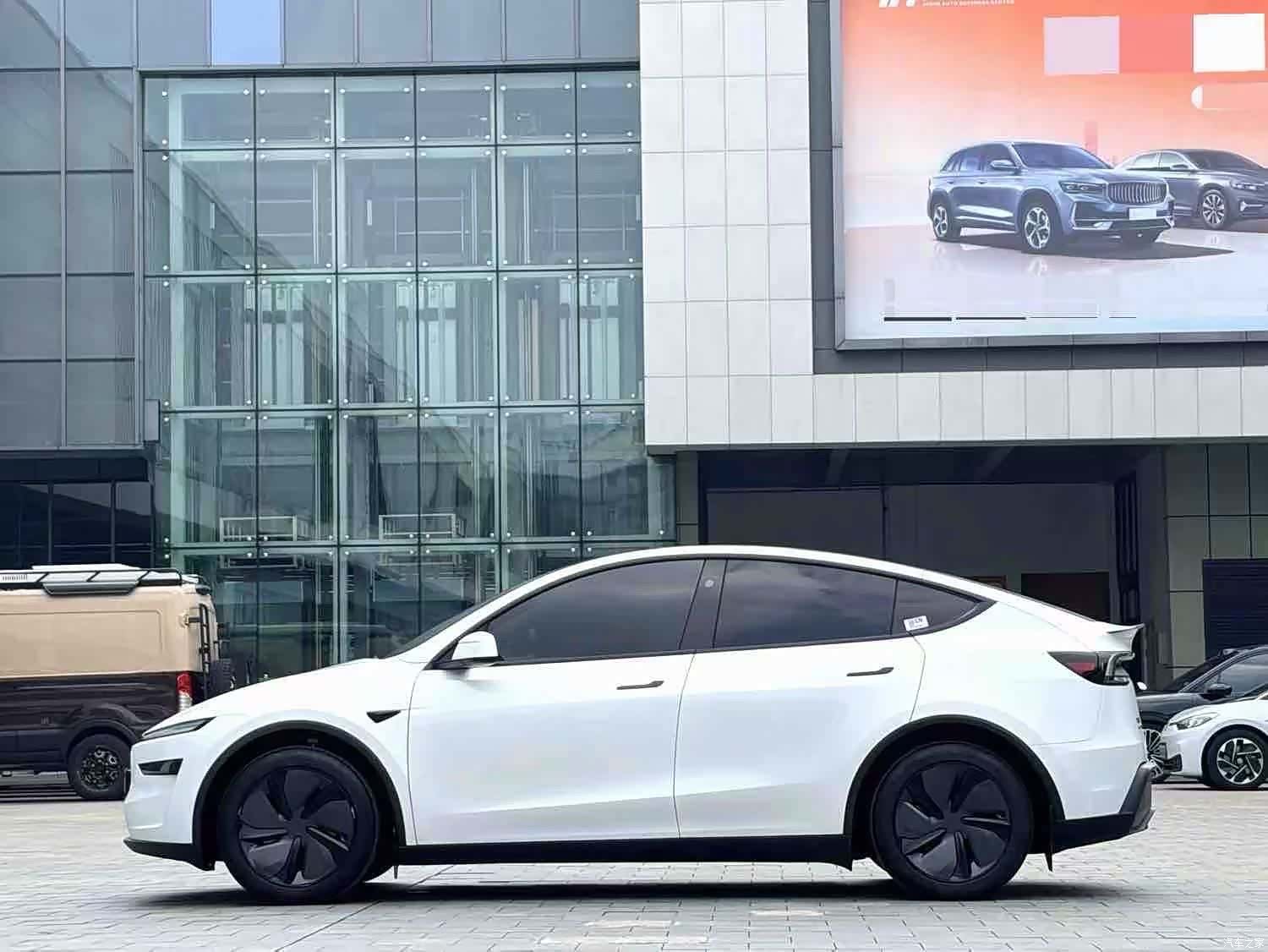 Tesla Model Y, 2026 8
