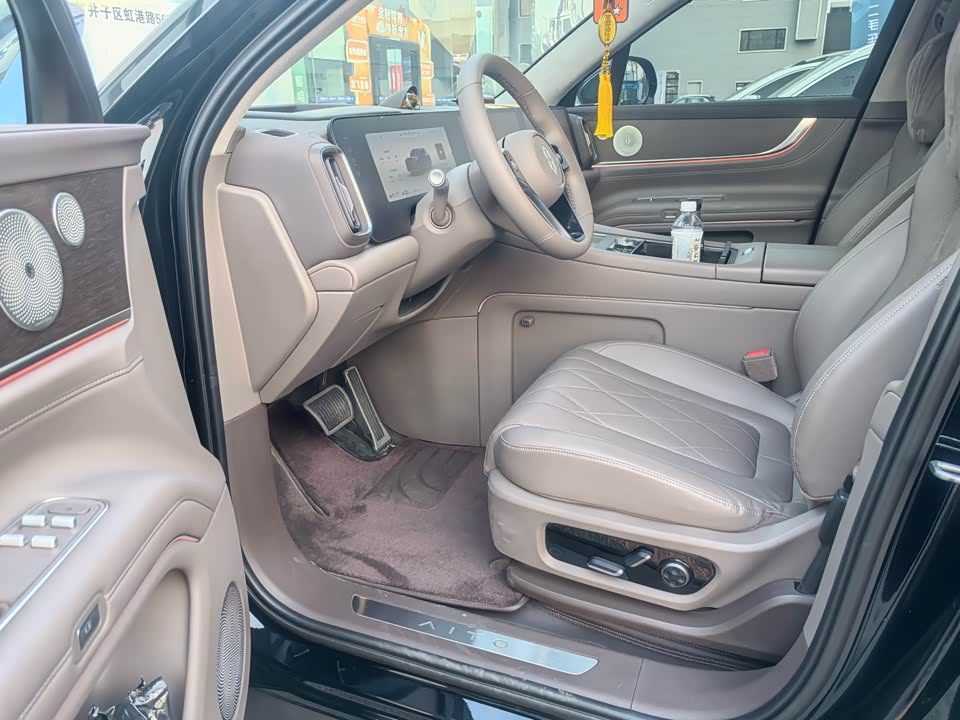 AITO Ask the world M9